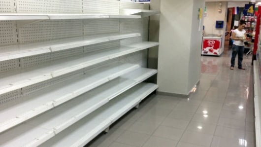 Supermercado venezolano sin productos. Foto: AFP