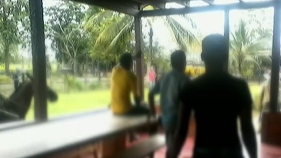 En video se ha denunciado a grupos de personas que armados invaden los predios. Foto: NoticiasRCN