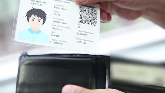 Ejemplo de la Tarjeta Migratoria de Migración Colombia.