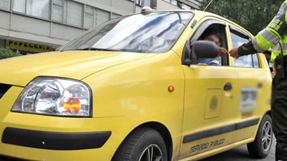 Los representantes de los taxistas anunciaron que discutirán con el Gobierno. Foto: AFP.