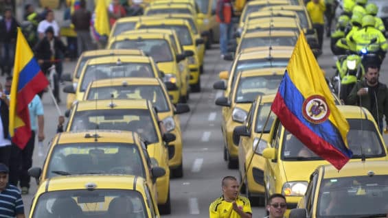Los taxistas protestan en todo el país. Foto: AFP