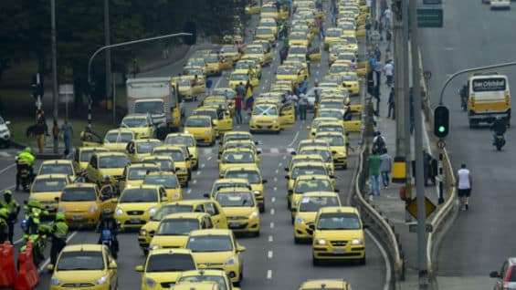 Este miércoles se realizará el paro de taxistas en el país. Foto: AFP