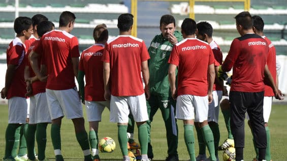 El entrenador de la selección boliviana de fútbol, Julio César Baldivieso. Foto Agencia AFP