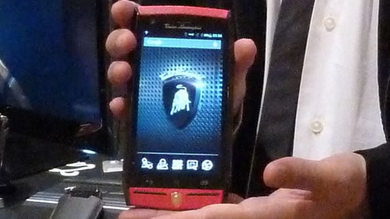 Smartphone de Lamborghini. Foto: AFP