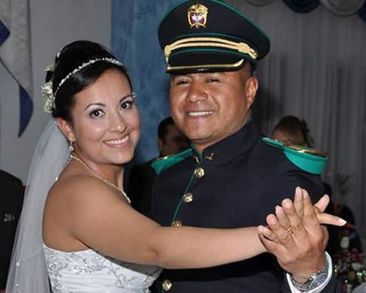 El teniente Raúl Nauzán junto a su esposa. Foto: Policía.