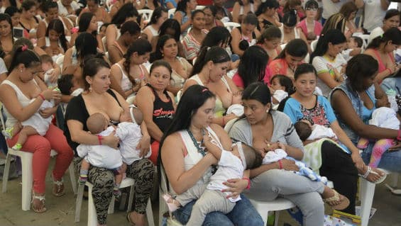 Con esta actividad el Gobierno Distrital busca ratificar su respaldo al acto de amamantar, como un acto de vida. Foto Agencia AFP