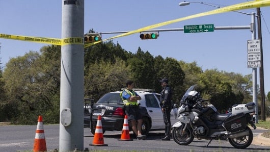 Al parecer los dos hombres abatidos por Swat pretendían hacer explotar explosivos. Foto: hotpagenews.com