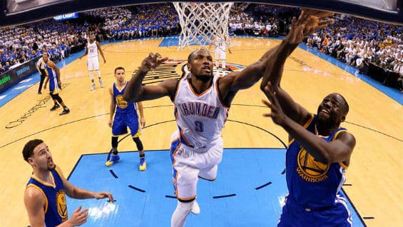 El cuarto partido de la serie que los Thunder dominan por 2-1 al mejor de siete se jugará el próximo martes en el mismo escenario del Chesapeake Arena de Oklahoma City. Foto Agencia EFE