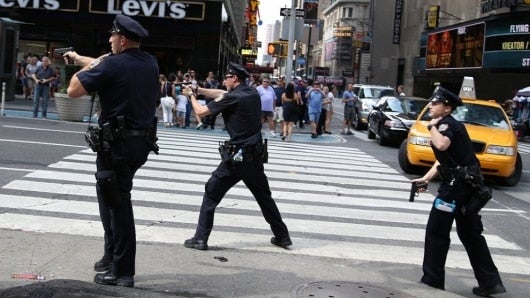 Miembros de la Policía de Nueva York en Times Square durante operativo de seguridad. Imagen referencial cortesía New York Times.