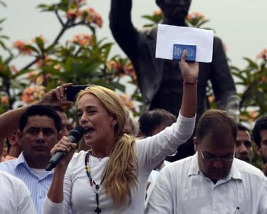 Lilian Tintori, esposa de Leopoldo López, se ha convertido en una de las voceras de la oposición. Foto: AFP