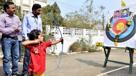 La niña tiró 72 flechas en 24 intentos. Foto: AFP.