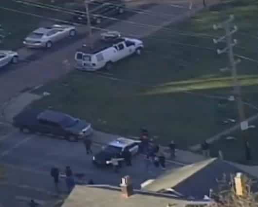 Imagen de la Policía llegando a las cercanías de la escuela. Foto: @UStream