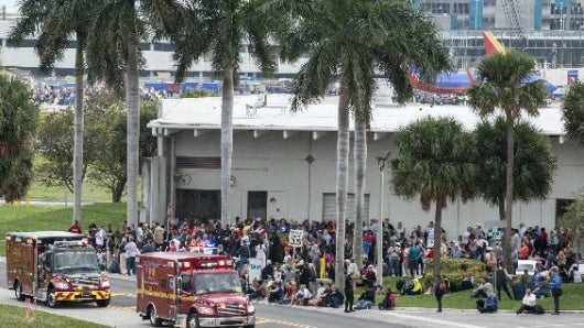 Los disparos se registraron en el garaje situado entre los terminales 1 y 2 del aeródromo del sur de Florida, y el autor de los mismos no ha sido detenido. Foto: EFE