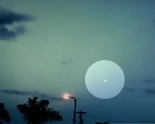 Expertos especulan que lo que cayó del cielo pudo ser basura espacial / AFP