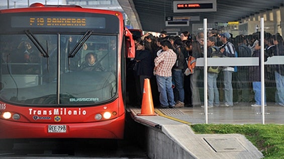Tarifas de Transmilenio y SITP aumentan $100. Foto: AFP