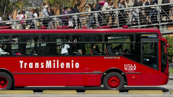 Peñalosa creó cientos de carriles bici y vías reservadas a autobuses. Foto: AFP.