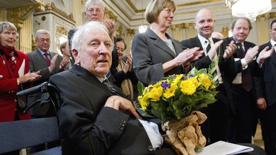 Tomas Tranströmer nació en 1931 y debutó en 1954 con su libro "17 dikter" ("17 poemas"). Foto: AFP.