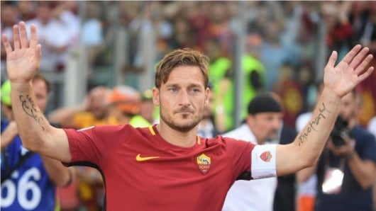 Totti renunció a la posibilidad de jugar en clubes que podían garantizarle más éxitos y se conformó con un título liguero, dos Copas Italia y dos Supercopas nacionales. Foto: EFE