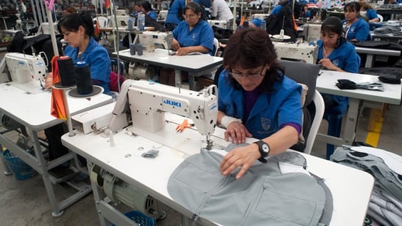 Más de 1,1 millones de personas que viven en Bogotá desarrollan un emprendimiento. AFP