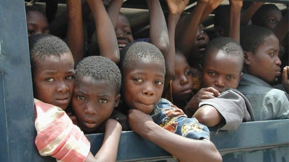 En África y Oriente Medio, los menores representan la mayoría de víctimas de tráfico de personas. Foto: AFP