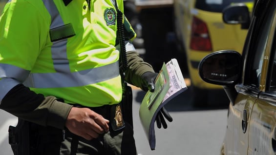La funcionaria habría incurrido en “presiones indebidas” sobre los policías. Foto: AFP