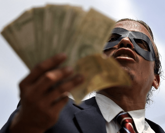 Colombia se ubica cercana a la percepción de corrupción de Ecuador, Bolivia y Argentina. Foto: AFP