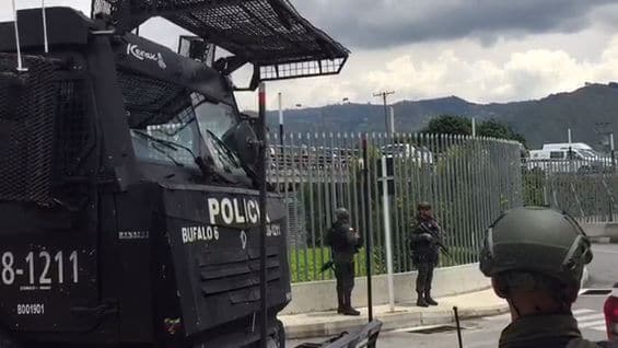 El traslado se cumple bajo fuertes medidas de seguridad.