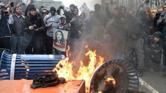 Las enfrentamientos comenzaron desde primera hora de la mañana. Foto: AFP.