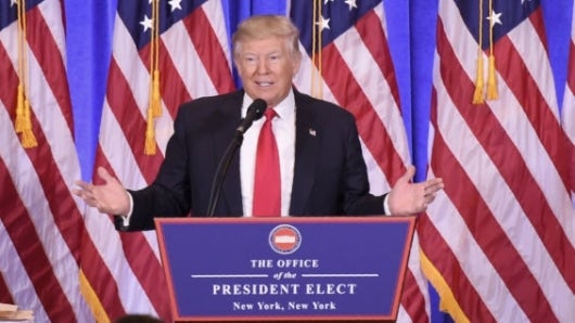 Trump ordenará reunificación de familias inmigrantes separadas en frontera