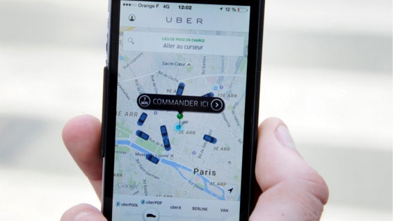 Los directores del servicio en Francia serán juzgados por varios delitos. Foto: AFP