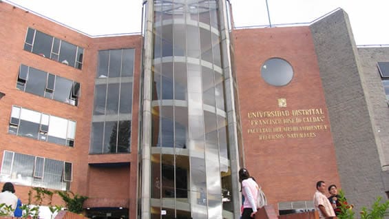 "Esta universidad tiene un déficit de 50.000 metros cuadrados", agregó el rector. Foto: Oficial