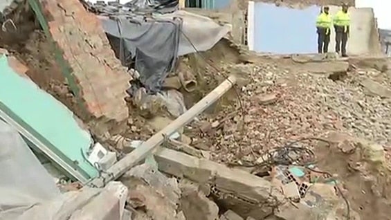 Los escombros de las casas que quedaron destruidas aún se encuentran en el lugar.