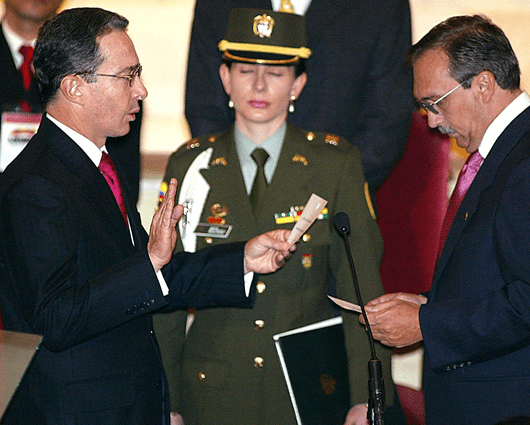 Durante la toma de posesión de Uribe se presentaron varios ataques sobre Bogotá. Foto: AFP.