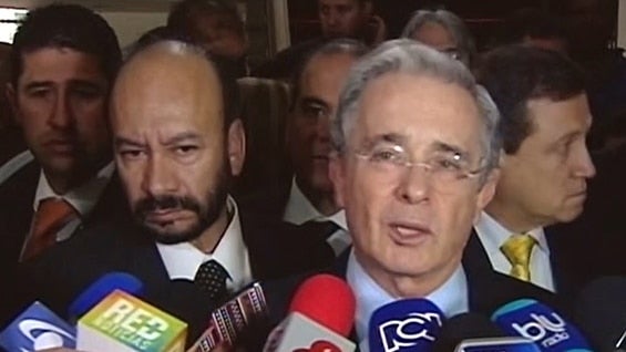 Los senadores Alfredo Rangel y Álvaro Uribe del Centro Democrático. Foto: Noticias RCN