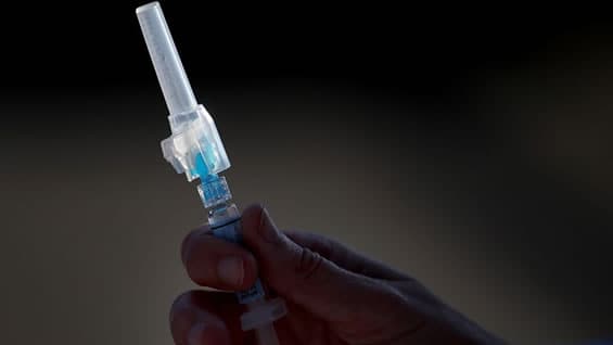 Se trata de la vacuna experimental rVSV-EBOV. Foto: AFP