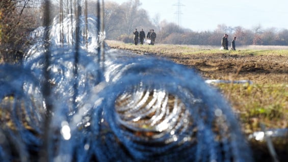 Recientemente Eslovenia instaló una cerca de púas en su frontera con Croacia. Foto: AFP