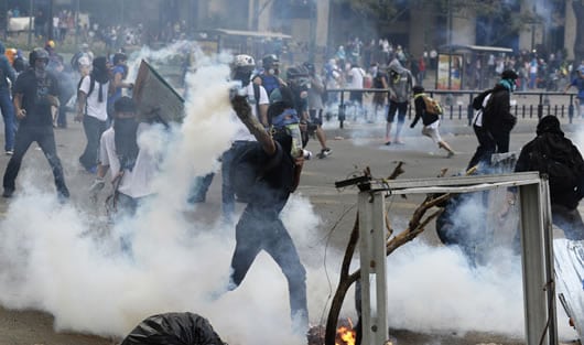 La iniciativa busca que los medios de comunicación se unan y permanentemente registren información sobre lo que está pasando en Venezuela. Foto: AFP