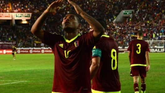 Josef Martínez anotó tres tantos en la victoria de Venezuela. Foto: AFP