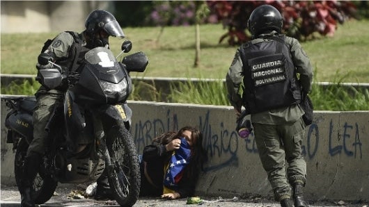 La ONG Foro Penal Venezolano sostiene que se han registrado 431 "presos políticos" desde el pasado 1 de abril, cuando se inició la ola de manifestaciones. Foto: Carlos Becerra / AFP