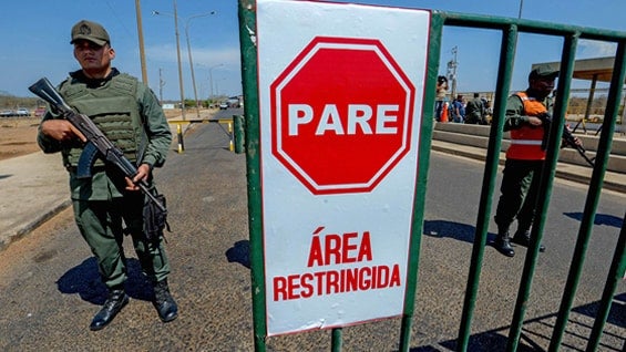 Según algunos funcionarios venezolanos, la frontera con Colombia seguirá cerrada. Foto: AFP.