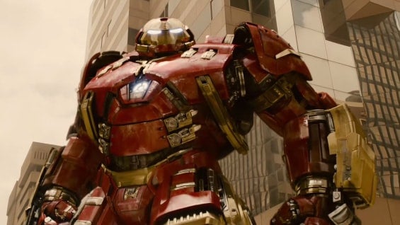 En esta edición los superhéroes luchan por salvar la Tierra de la destrucción a manos del robot Ultrón, al que pone su voz James Spader.