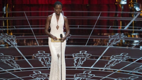 Vestido de Lupita Nyong'o en la gala de los Oscar. Foto: EFE.