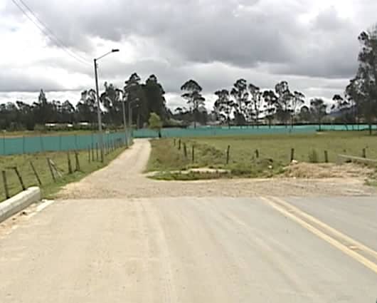 Existen tramos de la vía que quedaron a mitad de construcción. Foto: Noticias RCN