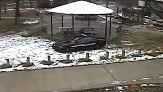 El menor de 12 años jugaba en un parque de Cleveland. Foto: AFP