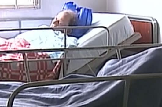 Los familiares de los ancianos no aparecen para cuidar de su familiar.