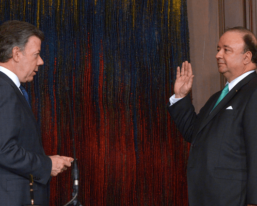 El presidente Juan Manuel Santos posesiona a Luis Carlos Villegas. Foto: Presidencia