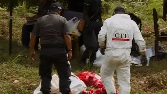 Los investigadores buscan restos humanos.