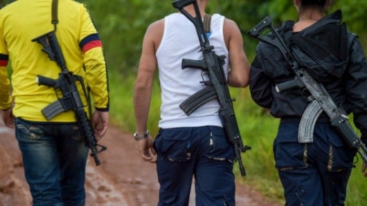La ONG dice que los grupos sucesores de los paramilitares "siguen cometiendo atrocidades". Foto: AFP.