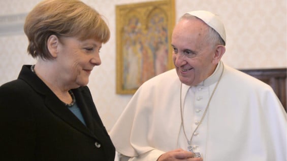 Angela Merkel y el papa Francisco. Foto: EFE