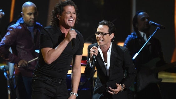 Además de los dos premios que consiguió, Carlos Vives interpretó la canción ' Cuando nos volvamos a encontrar' junto a Marc Anthony. Foto: AFP.